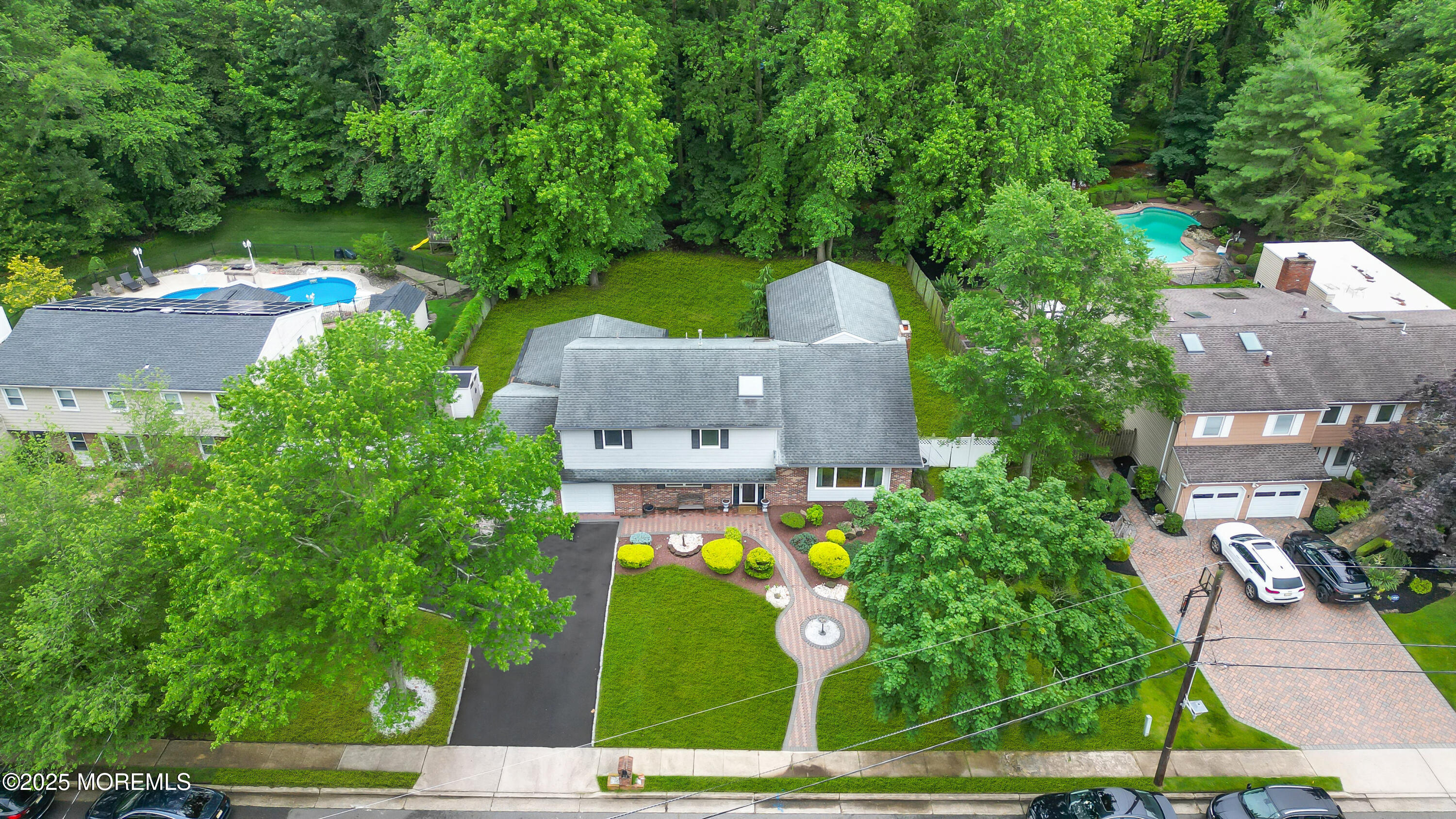 25 Canadian Woods Road