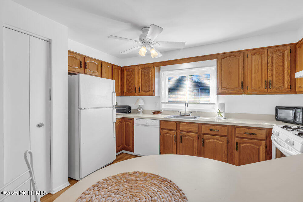 5 Black Pine Lane, Brielle, New Jersey image 10