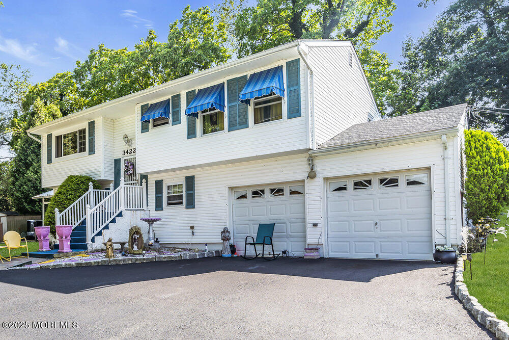 3422 W Bangs Avenue