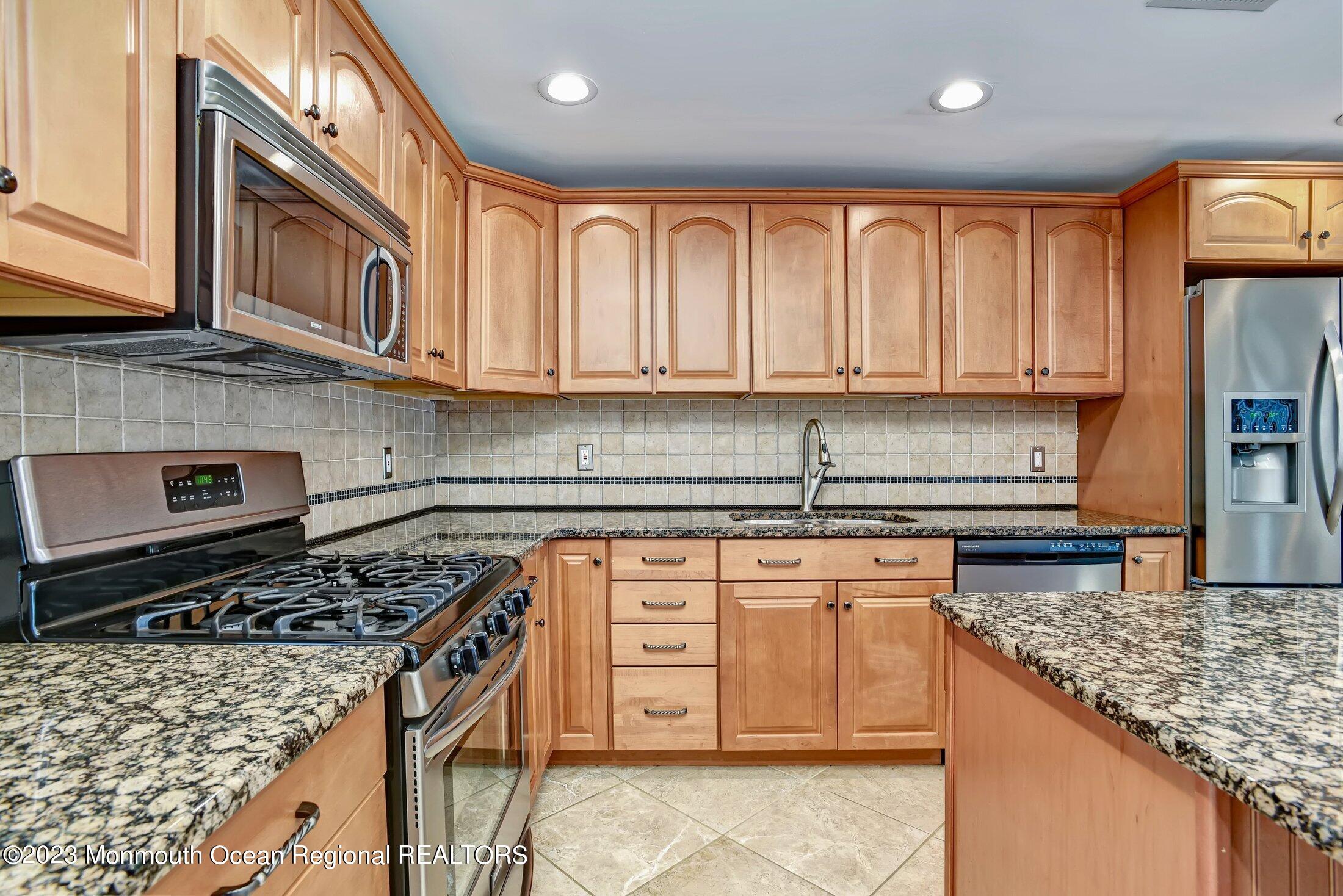 17 Central Avenue, Highlands, New Jersey image 12