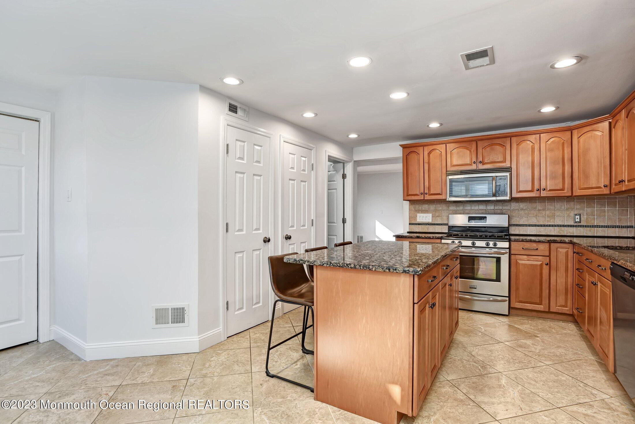 17 Central Avenue, Highlands, New Jersey image 13