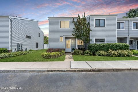 Condo For Sale - 6 Beverly Court<br/> Monmouth County, Tinton Falls, NJ 07724