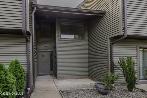 Condo For Rent - 5B Auburn Court<br/> Red Bank, NJ 07701