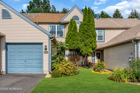 Photo of 41 Goldenrod Court, Hamilton, NJ 08690 (MLS # 22534178)