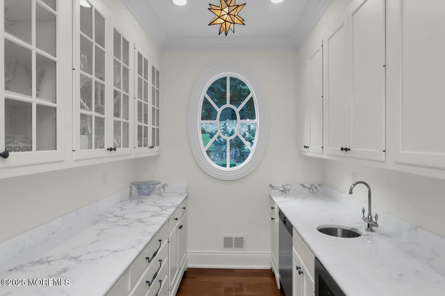 Rumson, New Jersey 07760, United States, 5 Bedrooms Bedrooms, ,7 BathroomsBathrooms,Residential,Active,196272