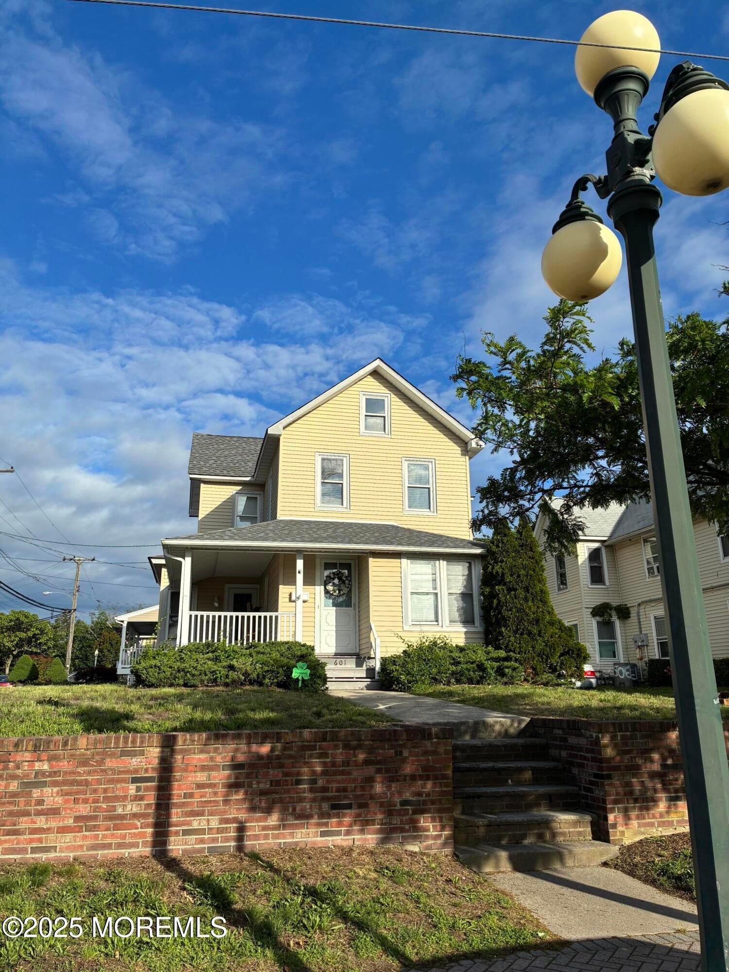 601 Main Street Summer