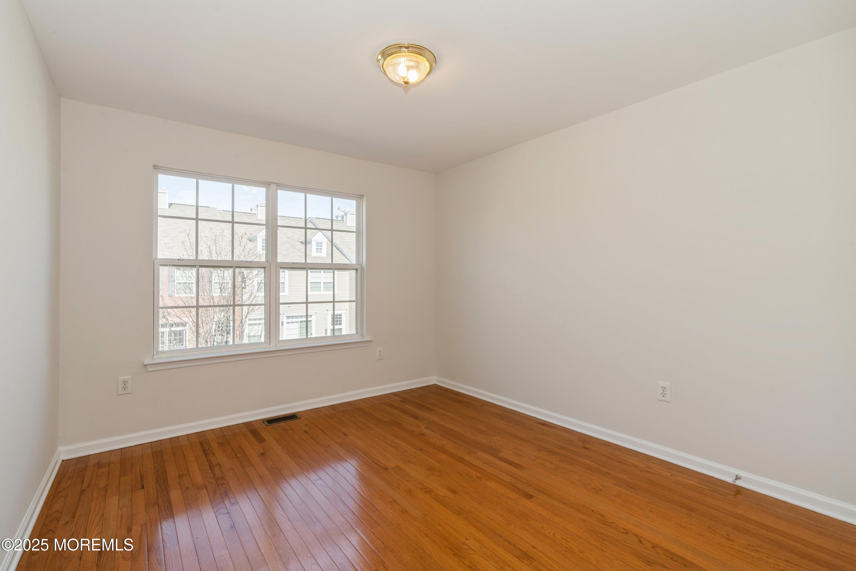 6 Ruby Court, Jersey City, New Jersey image 4