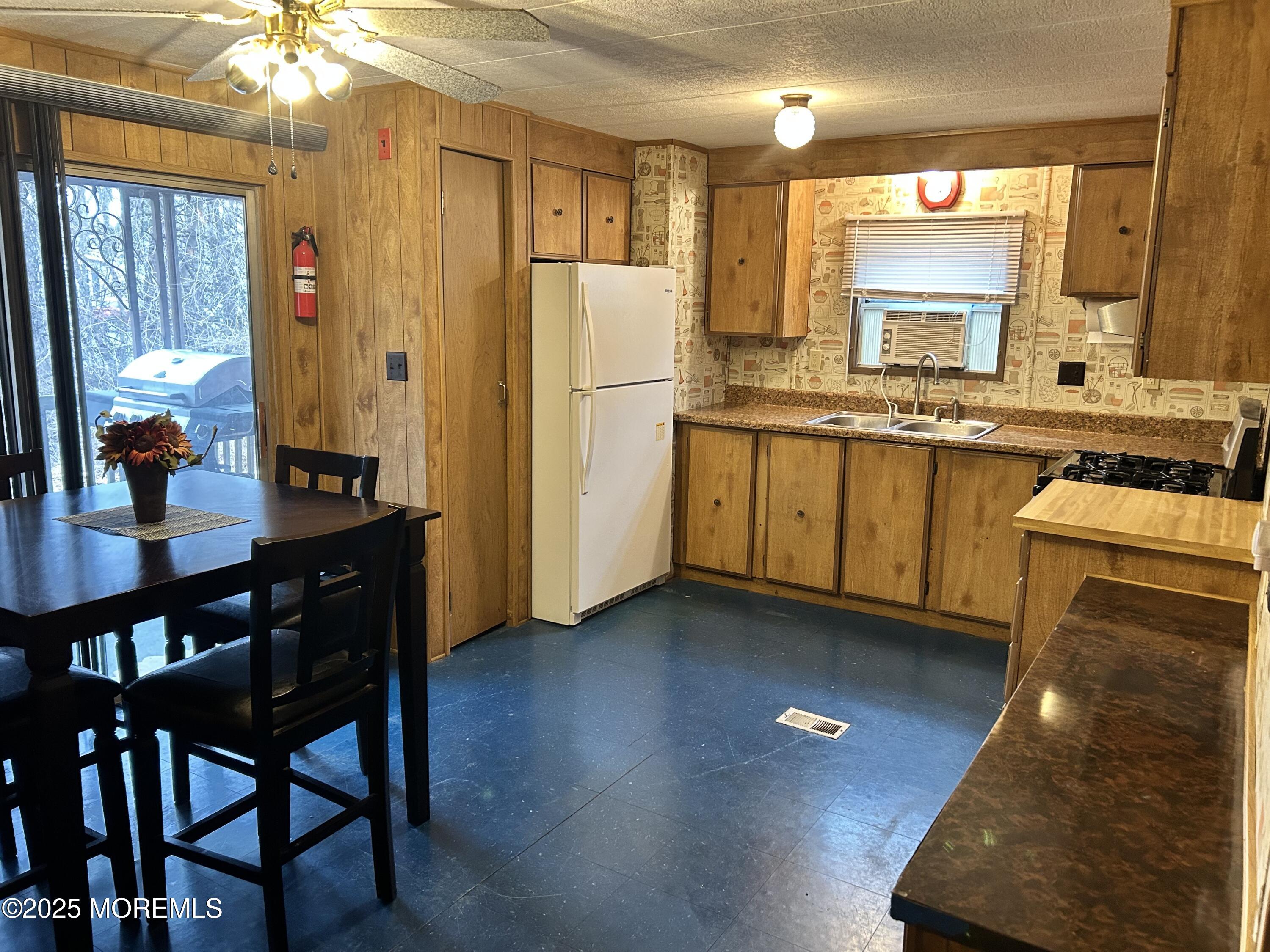 474 Lane, Hazlet, New Jersey image 4
