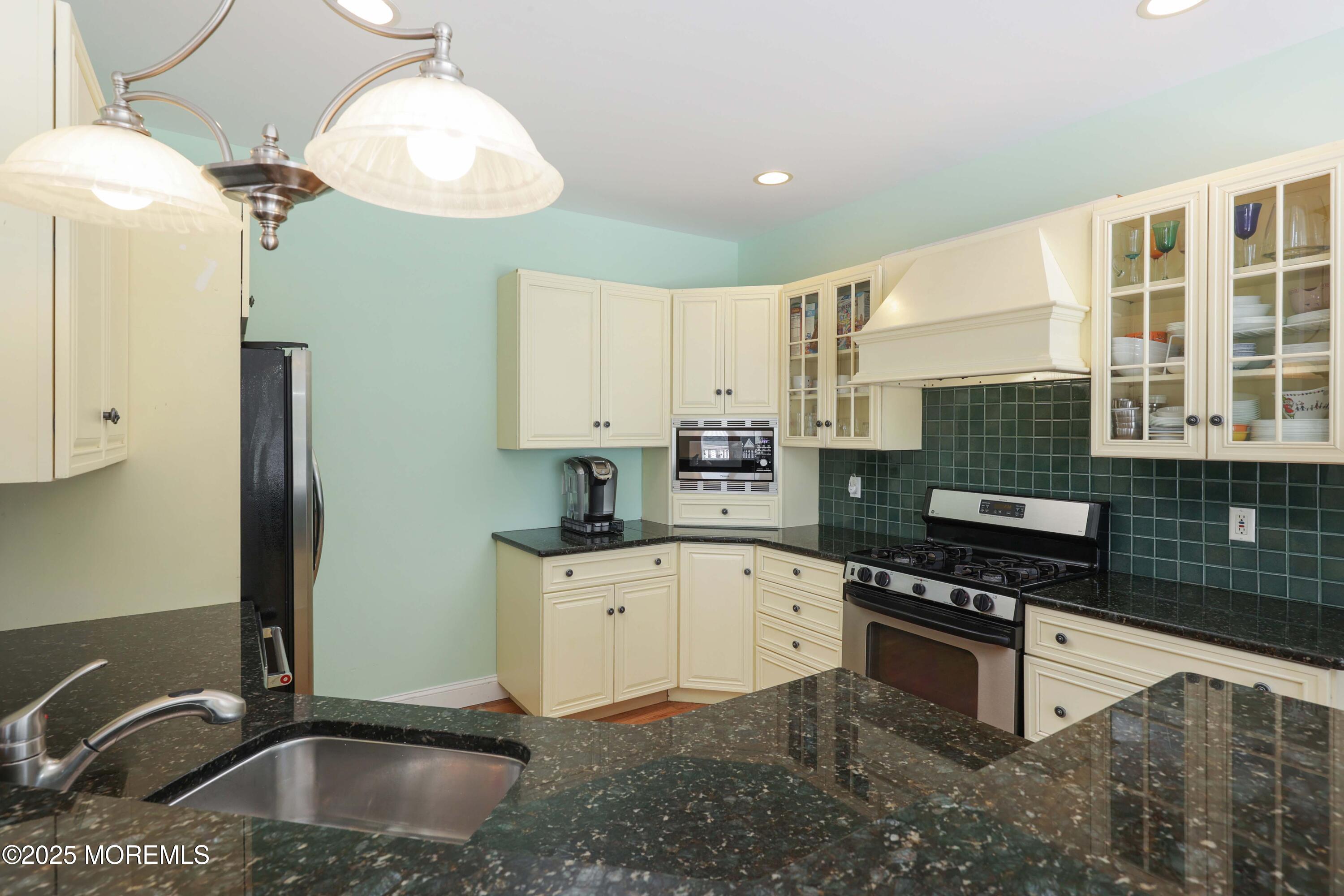 8 Oak Leaf Drive, Belford, New Jersey image 14