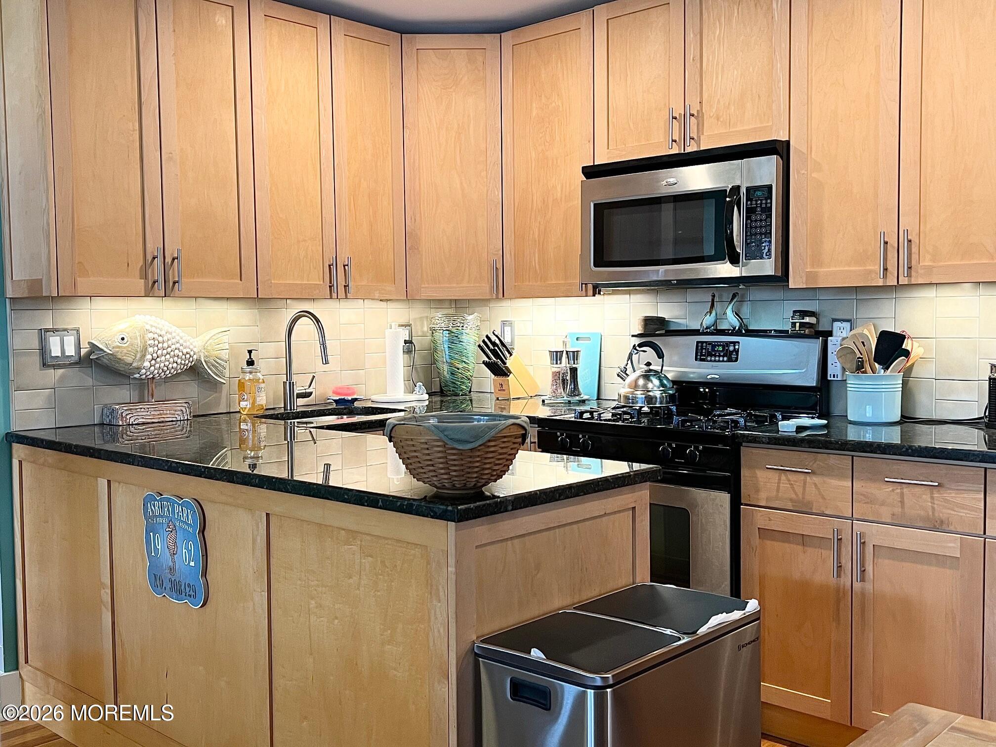 301 Sixth Avenue 307