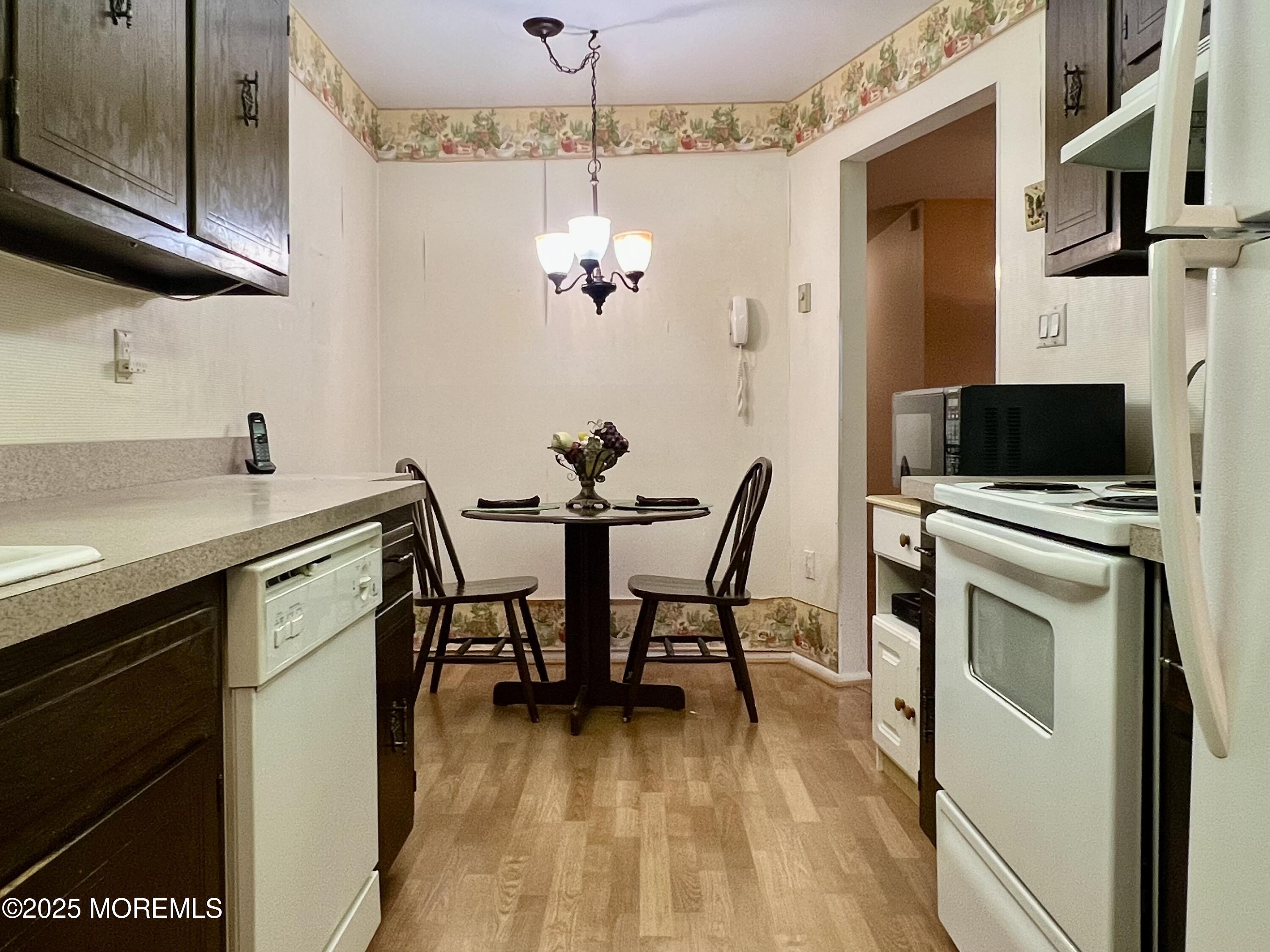 65 Overlook Way #E, Manalapan, New Jersey image 11