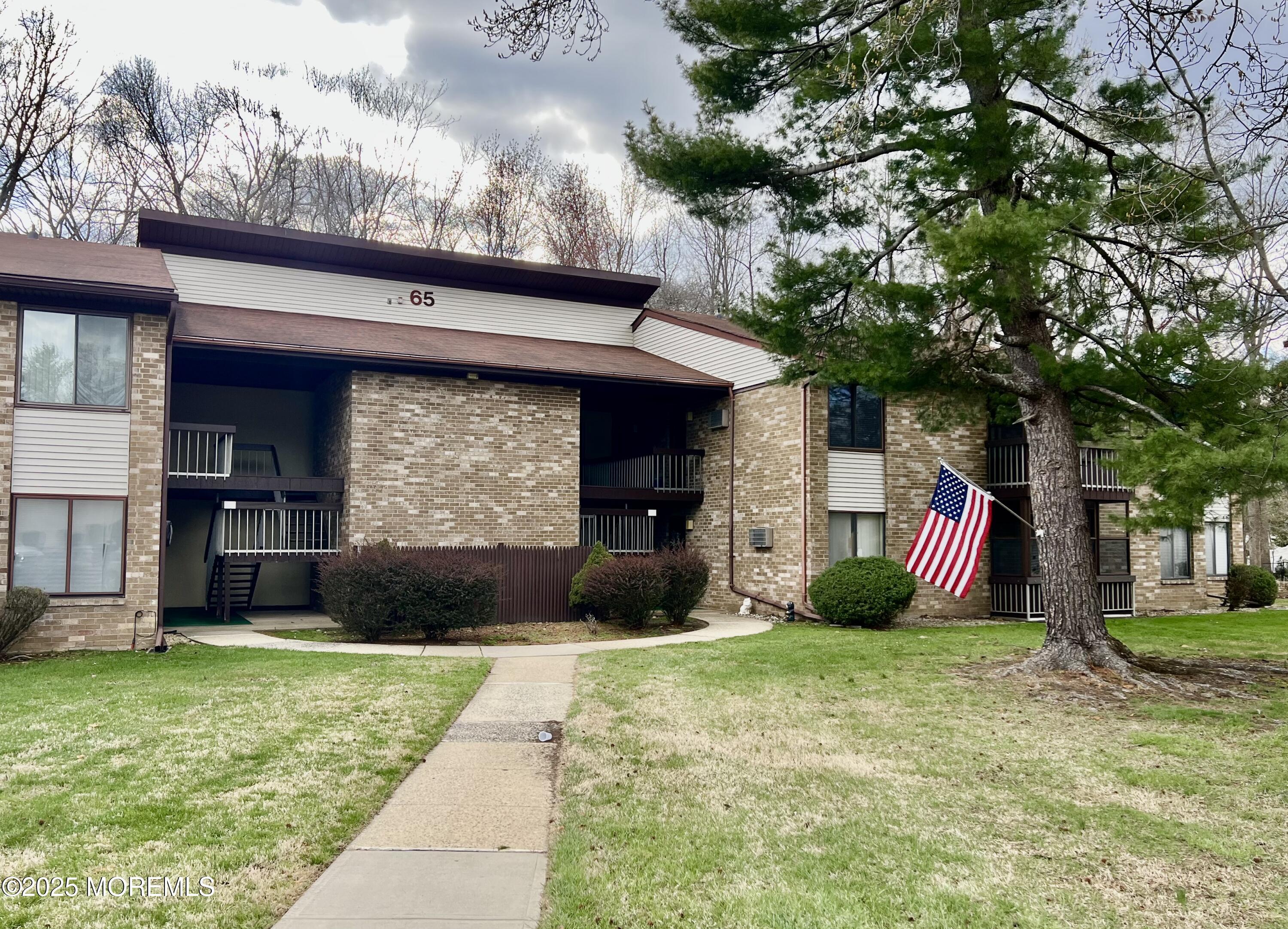 65 Overlook Way #E, Manalapan, New Jersey image 1