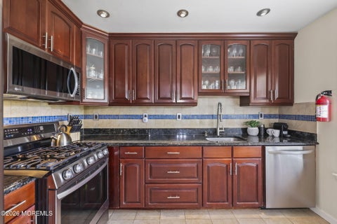 Condo For Sale - 2202 Timber Ridge Court #2202<br/> Parlin, NJ 08859