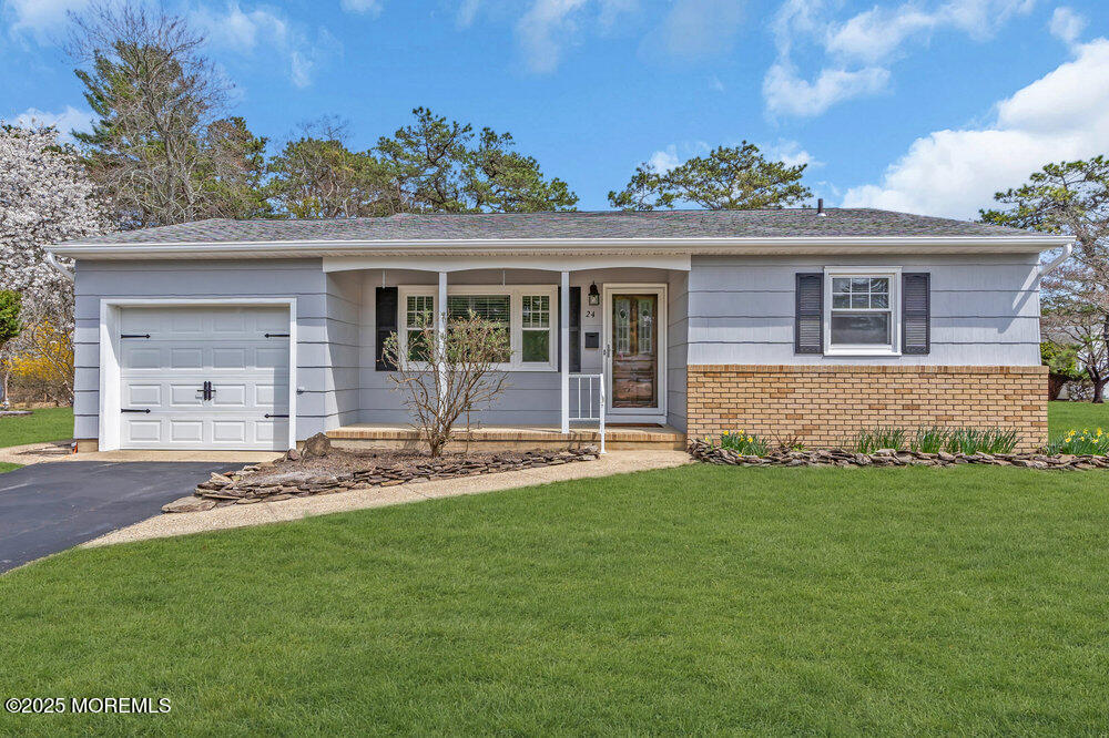 24 Hamilton Court, Toms River, New Jersey image 1