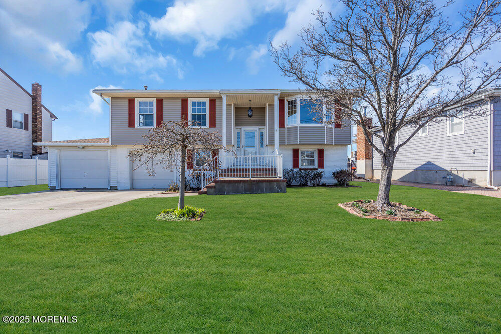 32 Wills Court, Toms River, New Jersey image 1