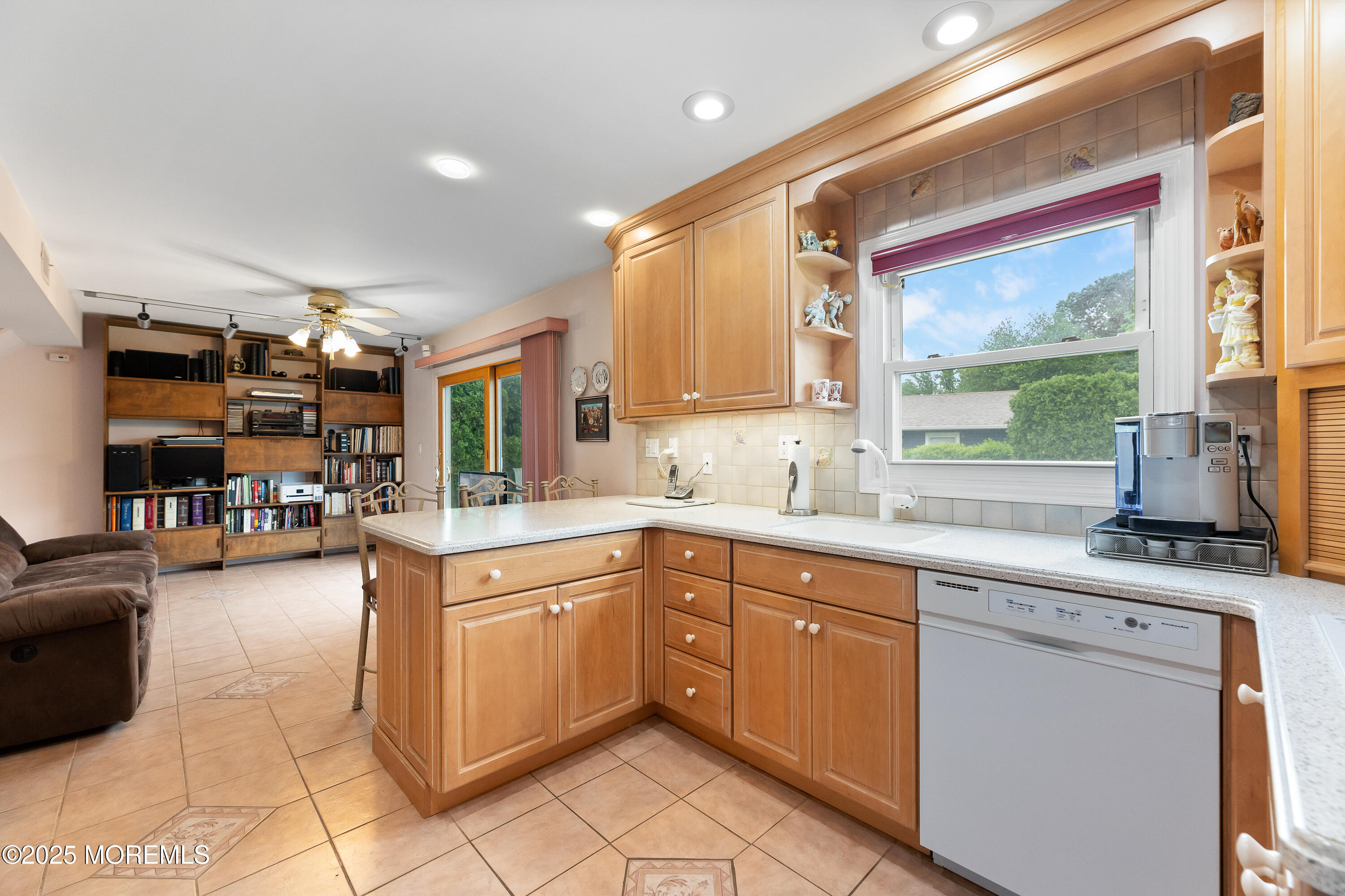 3 North Circle, Aberdeen, New Jersey image 27