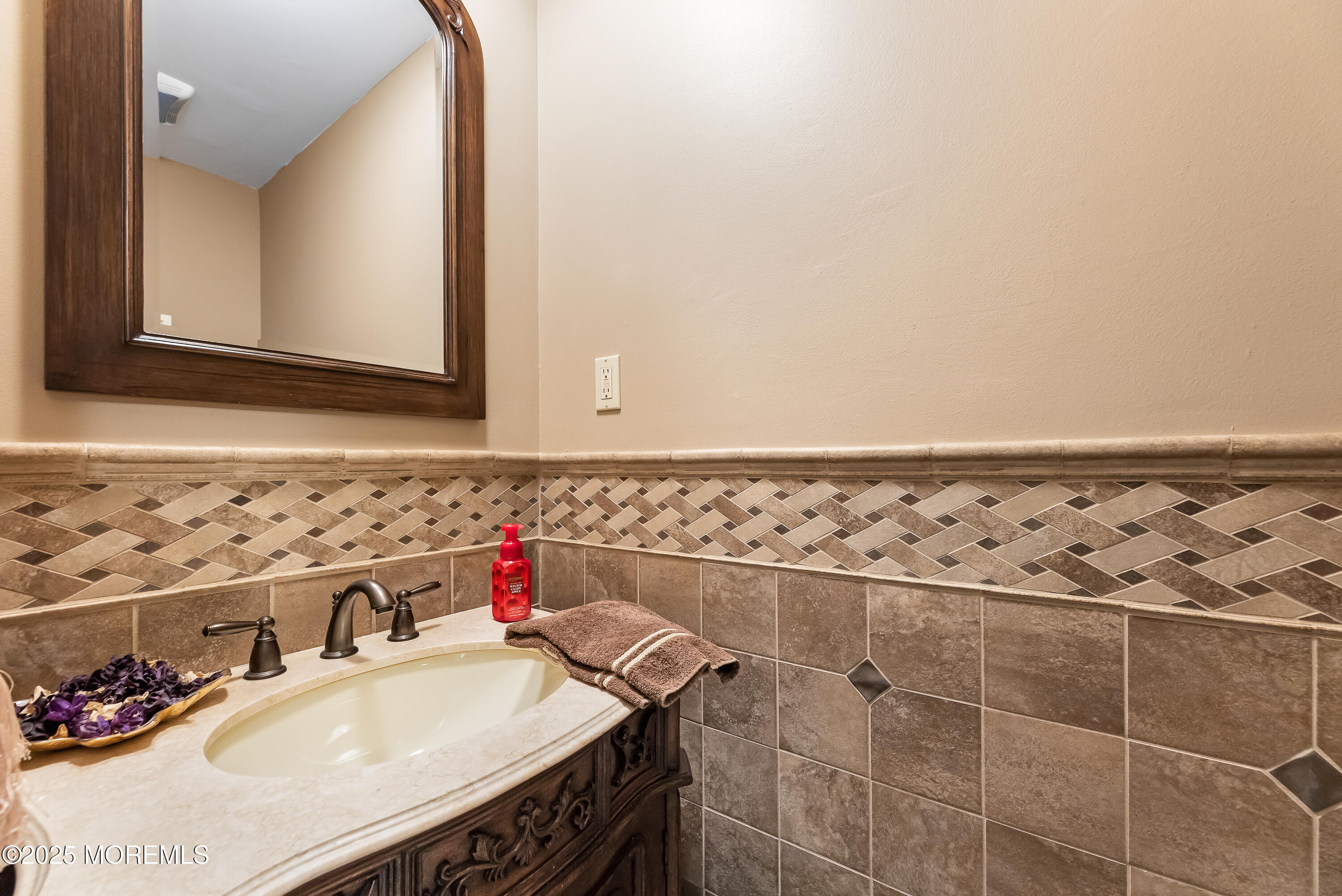 3 North Circle, Aberdeen, New Jersey image 33