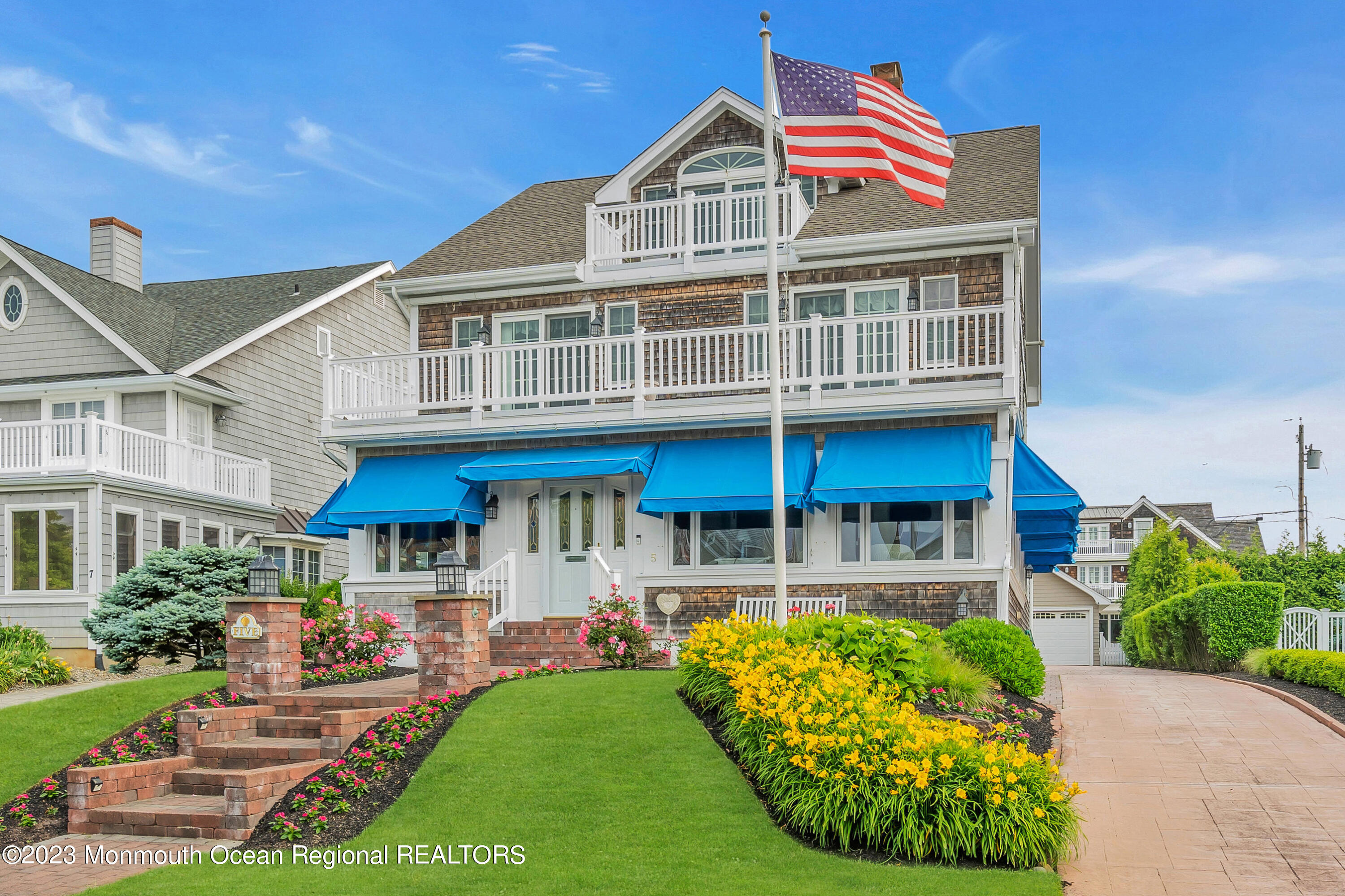 5 New York Boulevard