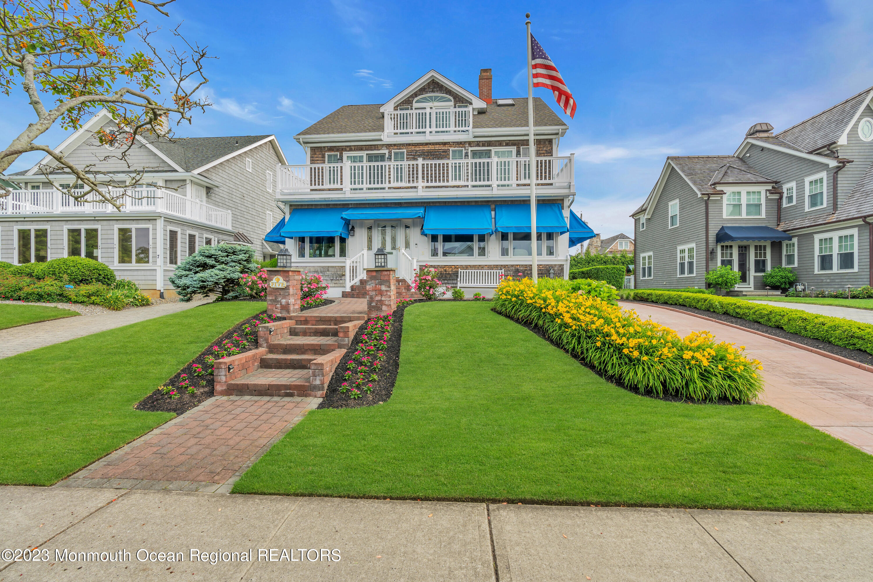 5 New York Boulevard