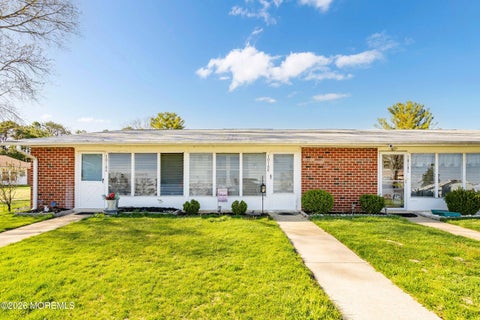 Condo For Sale - 1018B Aberdeen Drive<br/> Lakewood, NJ 08701