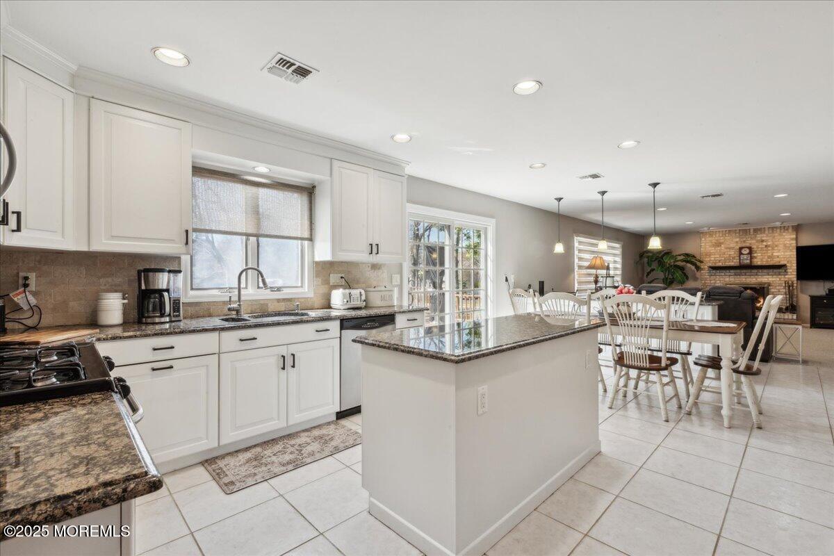 1 Wendi Way, Manalapan, New Jersey image 7