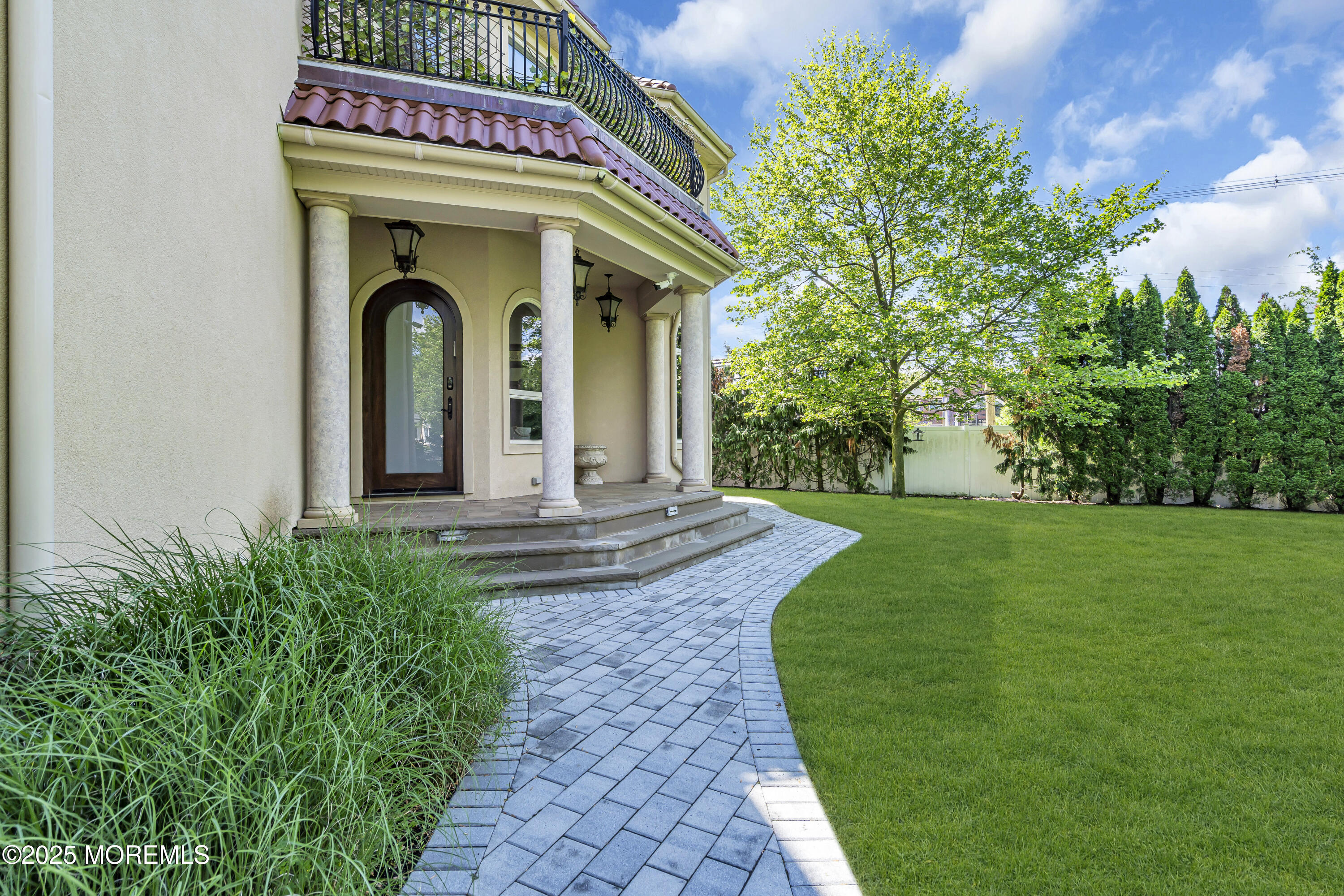 5 Champlain Court