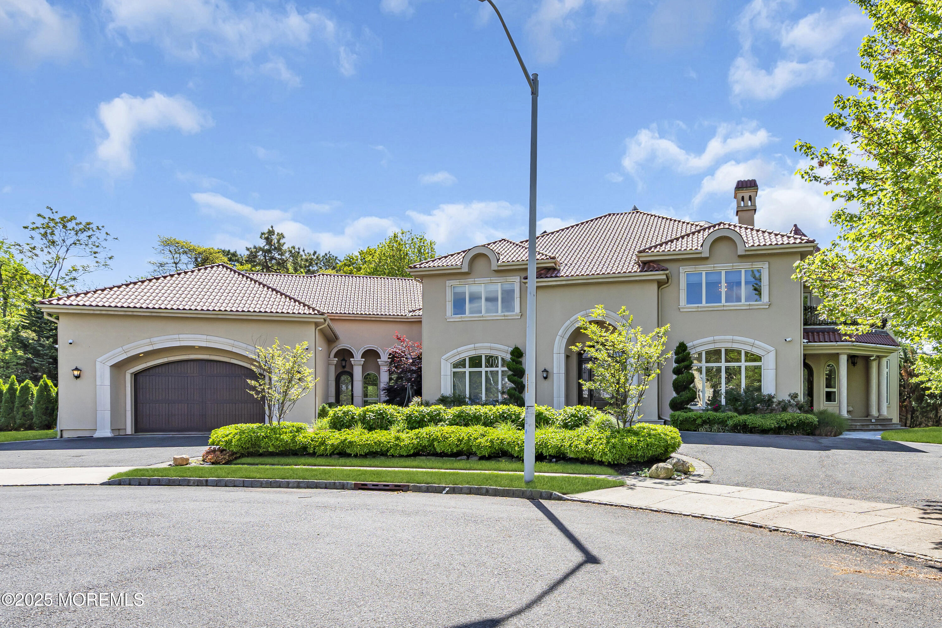 5 Champlain Court