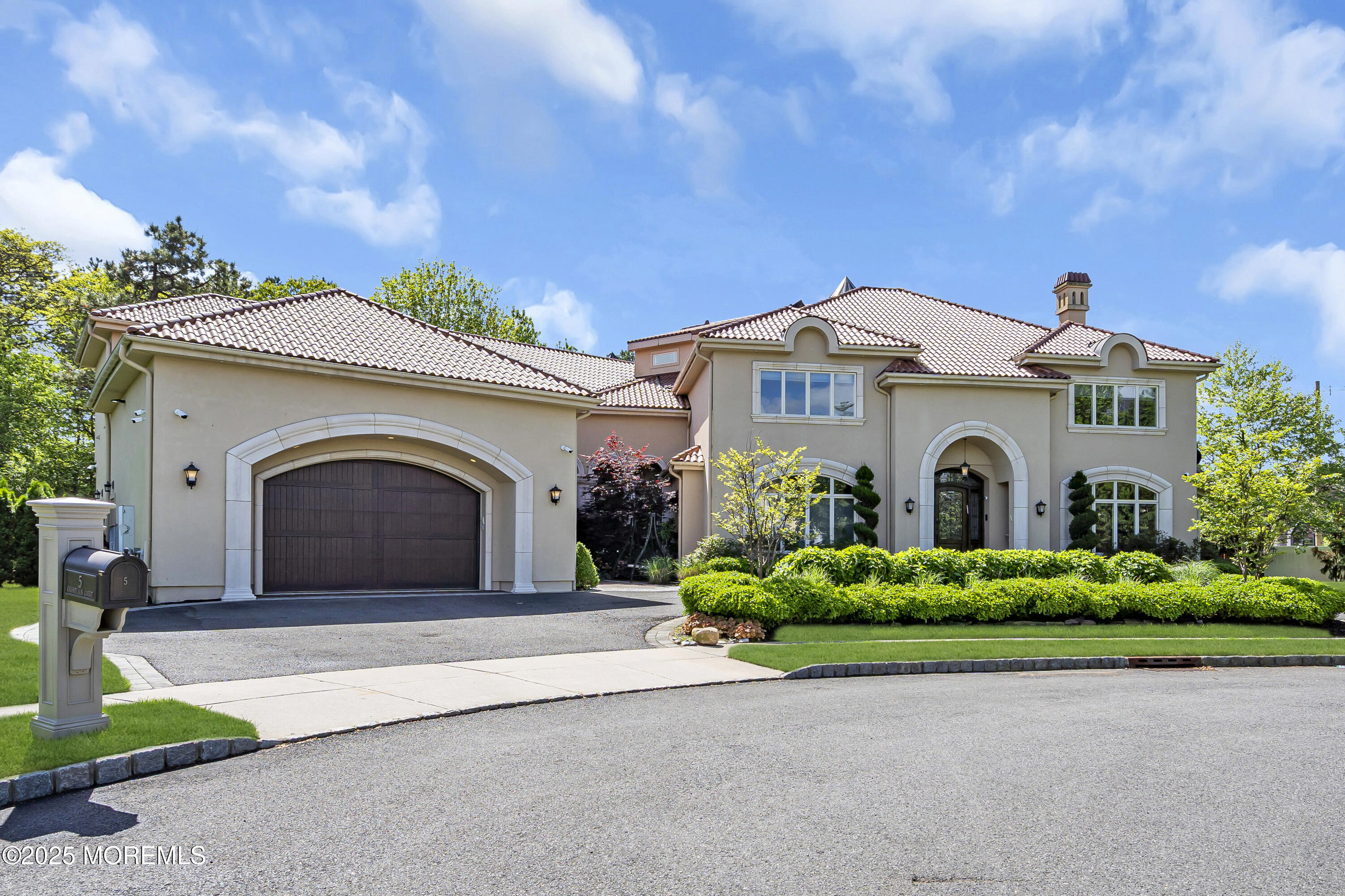 5 Champlain Court