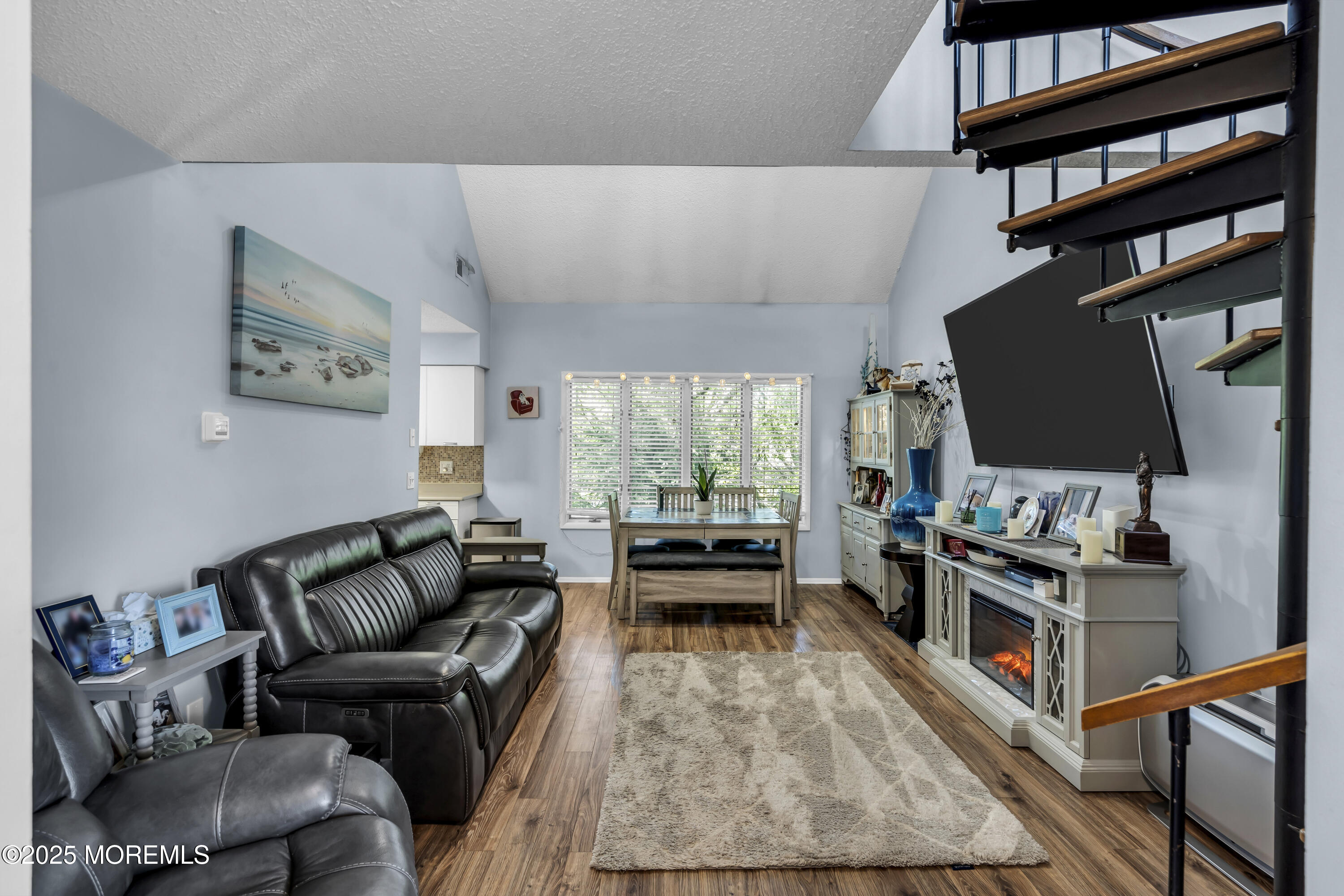 2230 Bridge Avenue 19