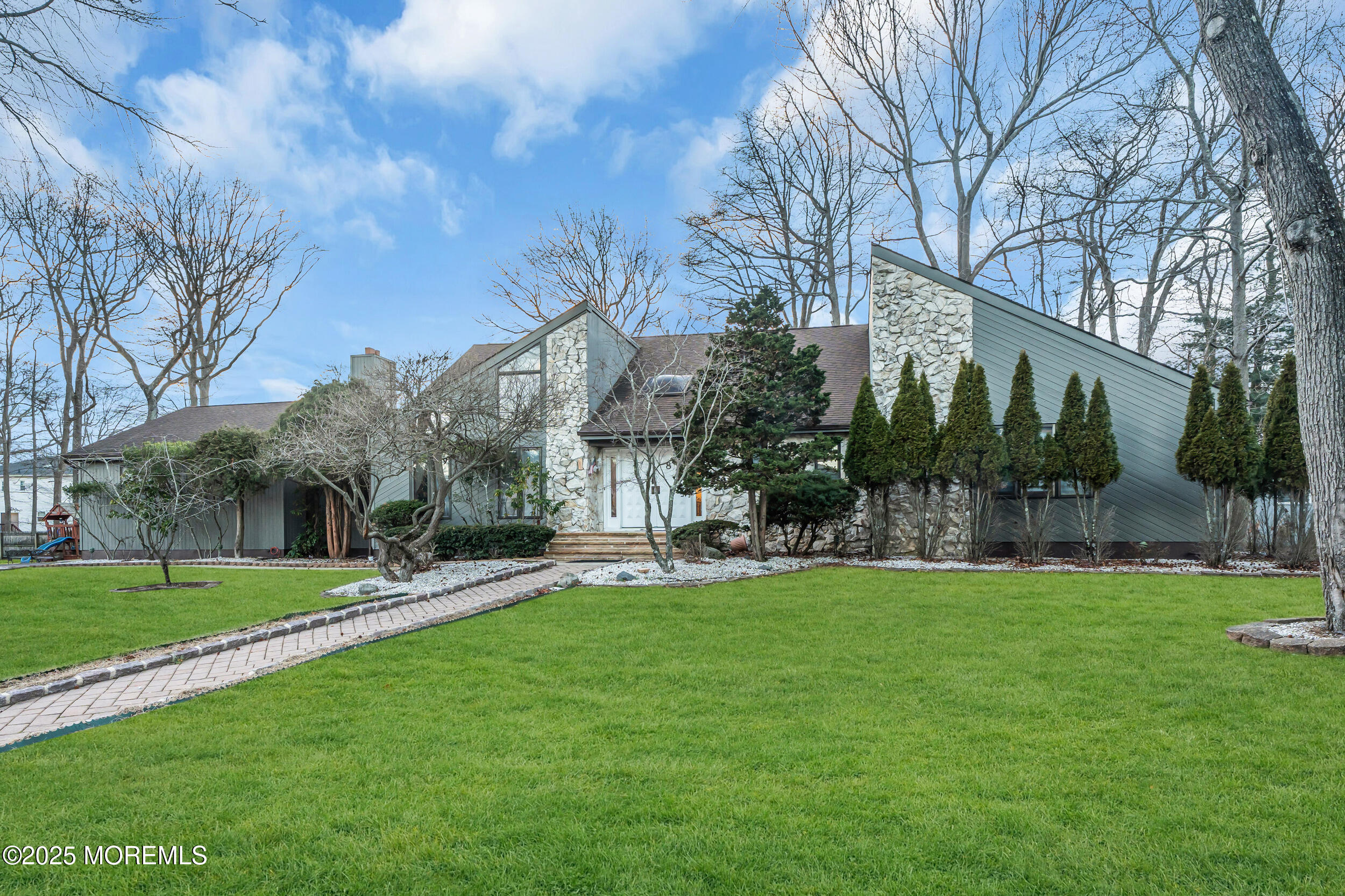 8 Ross Court