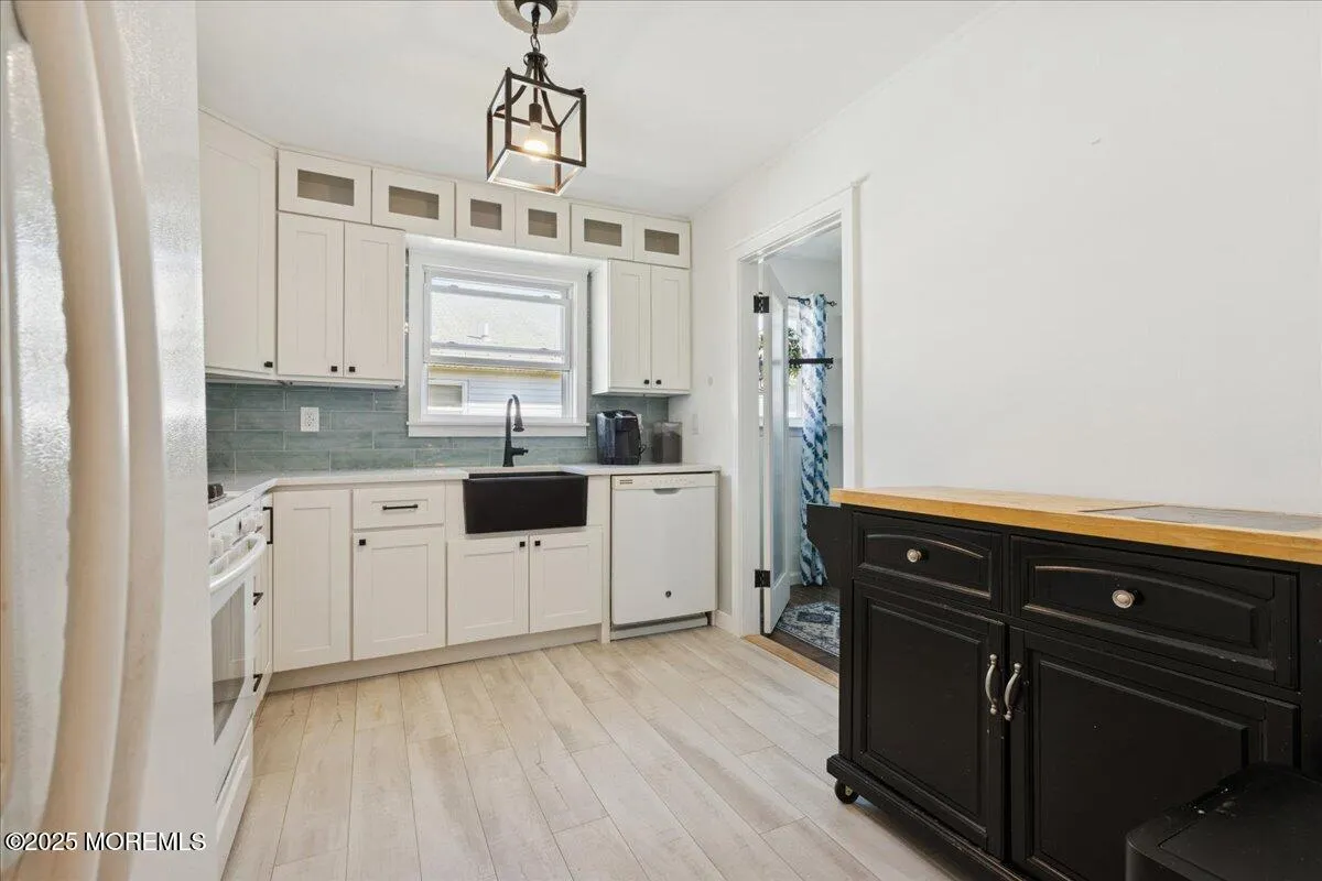 Toms River, New Jersey 08757, United States, 2 Bedrooms Bedrooms, ,2 BathroomsBathrooms,Residential,Active,230329