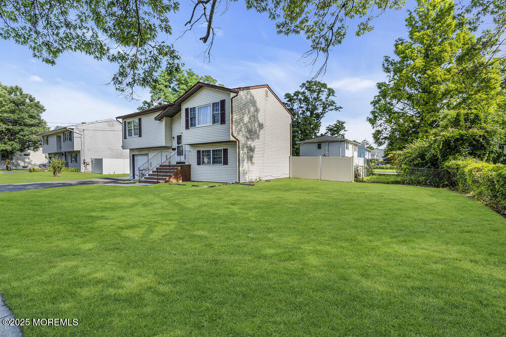 9 Richardson Avenue