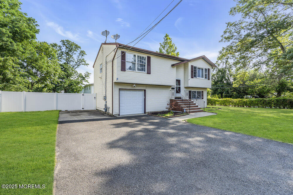 9 Richardson Avenue