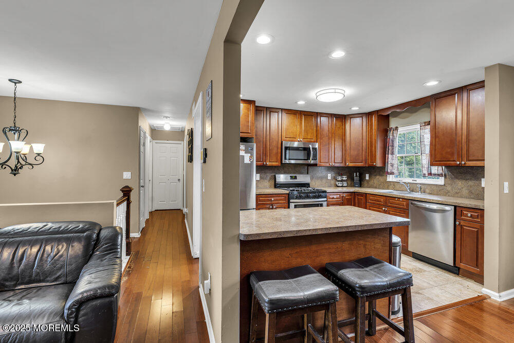 9 Richardson Avenue