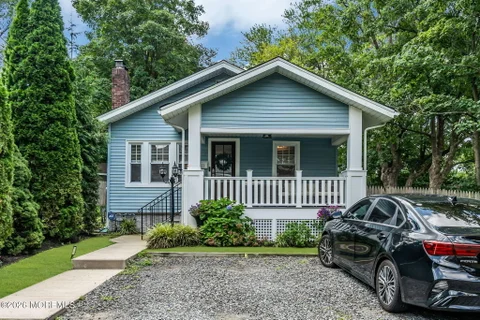 MLS: 22624624