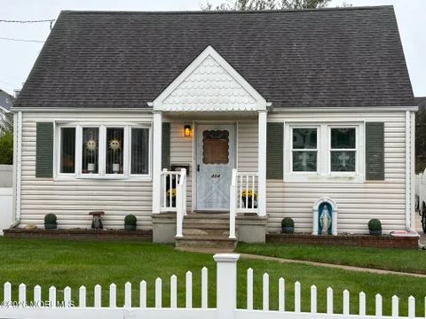 MLS: 22632239