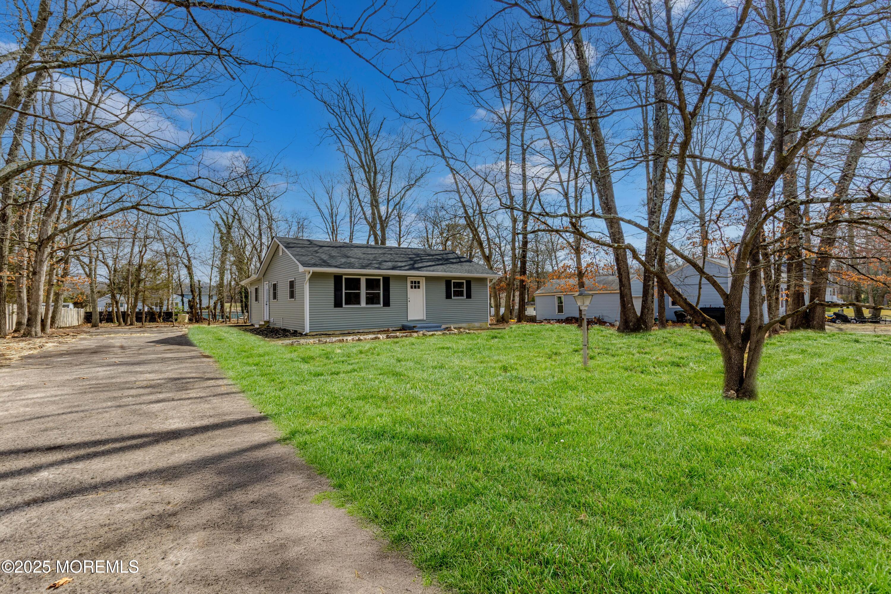 9 W Caines Drive, Cream Ridge, New Jersey image 3