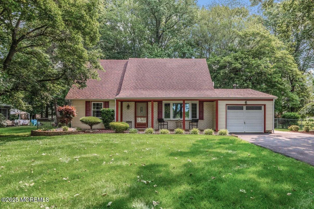 Manalapan, New Jersey 07726, United States, 4 Bedrooms Bedrooms, ,2 BathroomsBathrooms,Residential,Active,158487