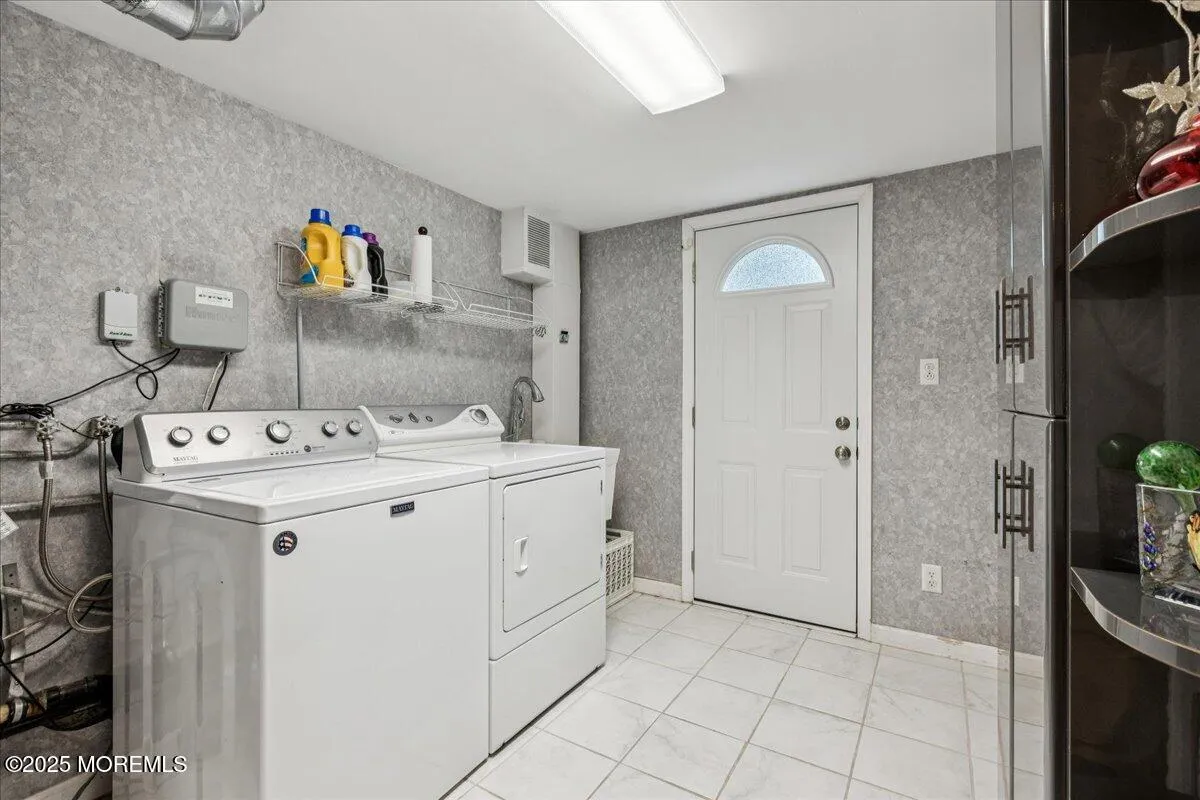 Manalapan, New Jersey 07726, United States, 4 Bedrooms Bedrooms, ,2 BathroomsBathrooms,Residential,Active,158487