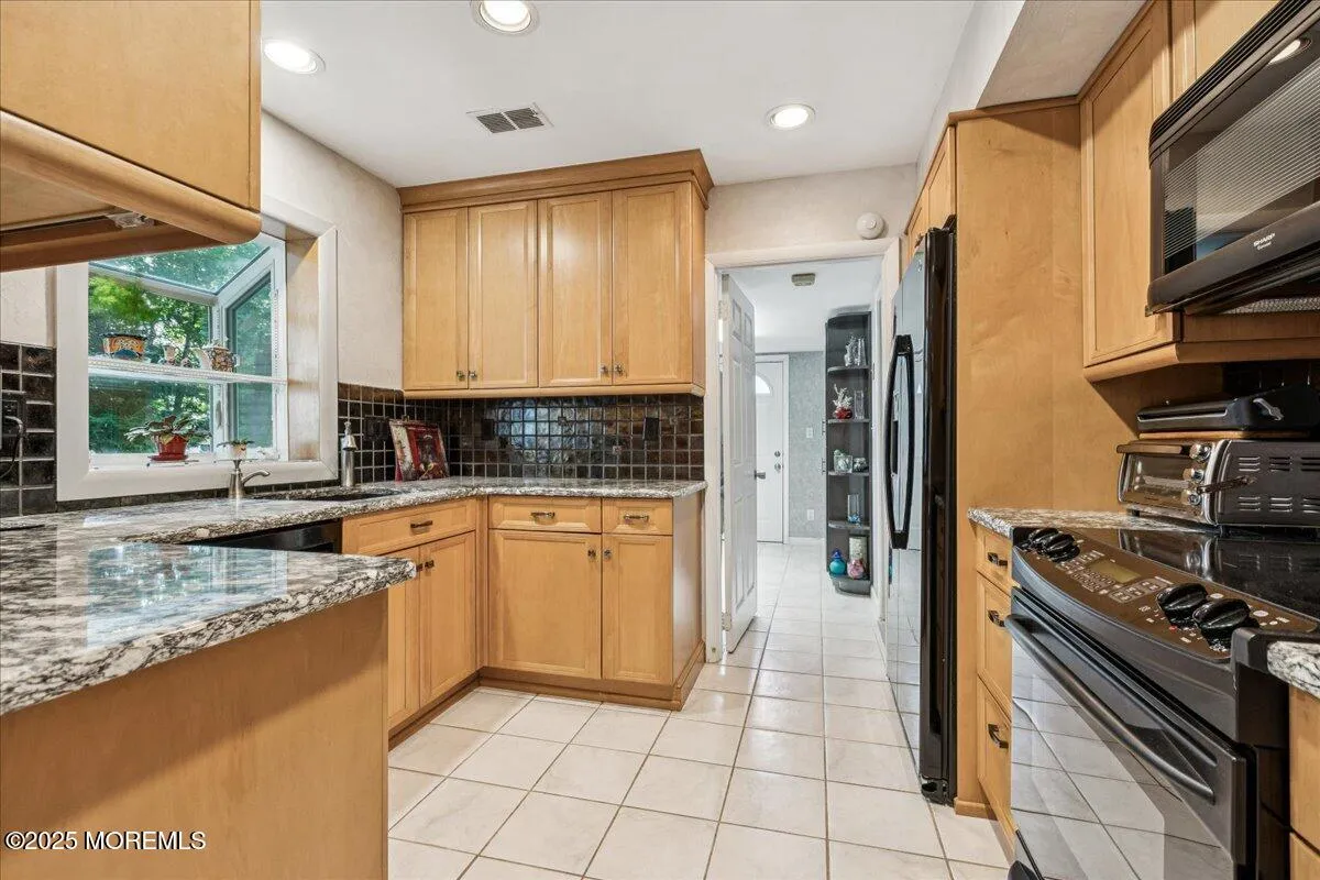 Manalapan, New Jersey 07726, United States, 4 Bedrooms Bedrooms, ,2 BathroomsBathrooms,Residential,Active,158487