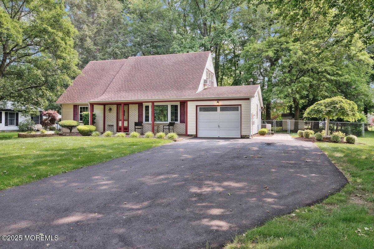 Manalapan, New Jersey 07726, United States, 4 Bedrooms Bedrooms, ,2 BathroomsBathrooms,Residential,Active,158487