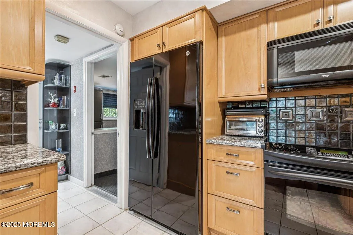 Manalapan, New Jersey 07726, United States, 4 Bedrooms Bedrooms, ,2 BathroomsBathrooms,Residential,Active,158487