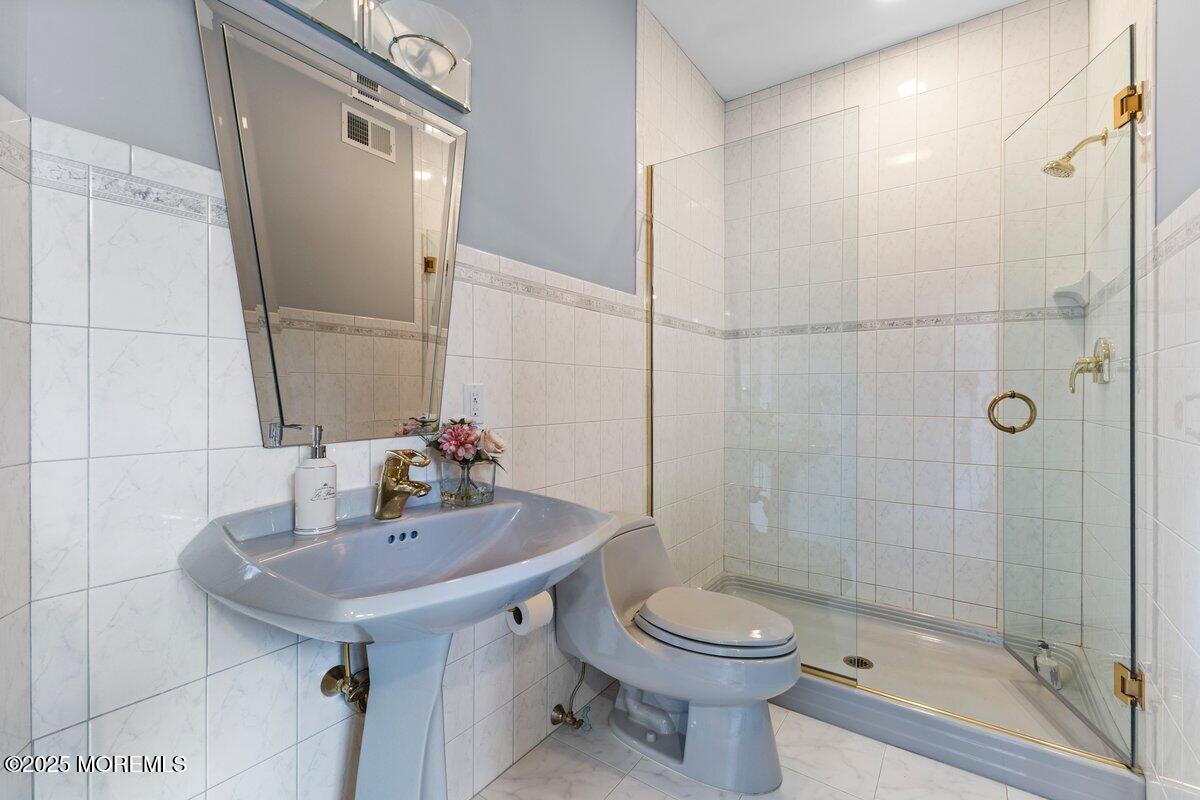 818 Holmdel Road #B, Holmdel, New Jersey image 15
