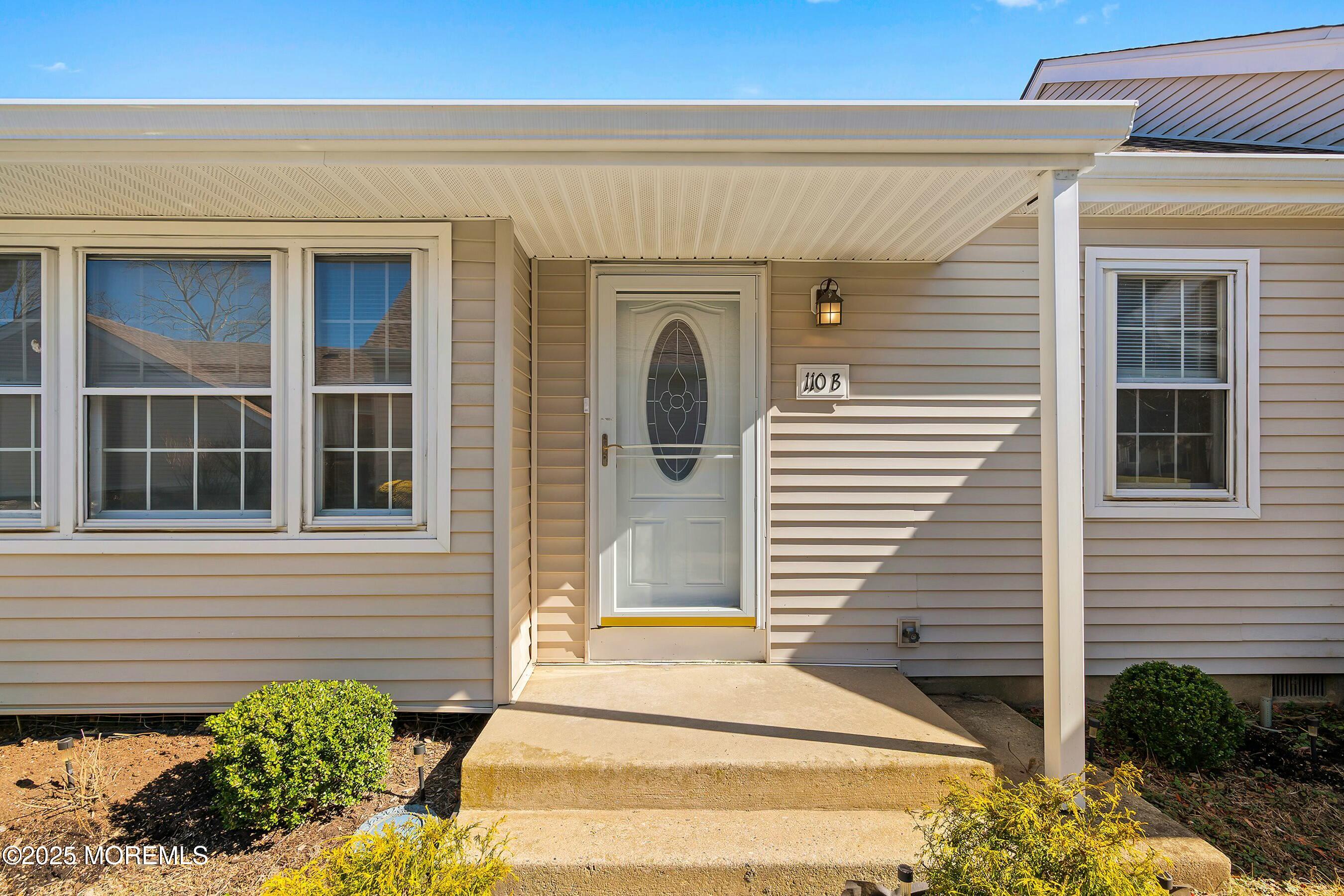 110 Henley Court #B, Freehold, New Jersey image 2