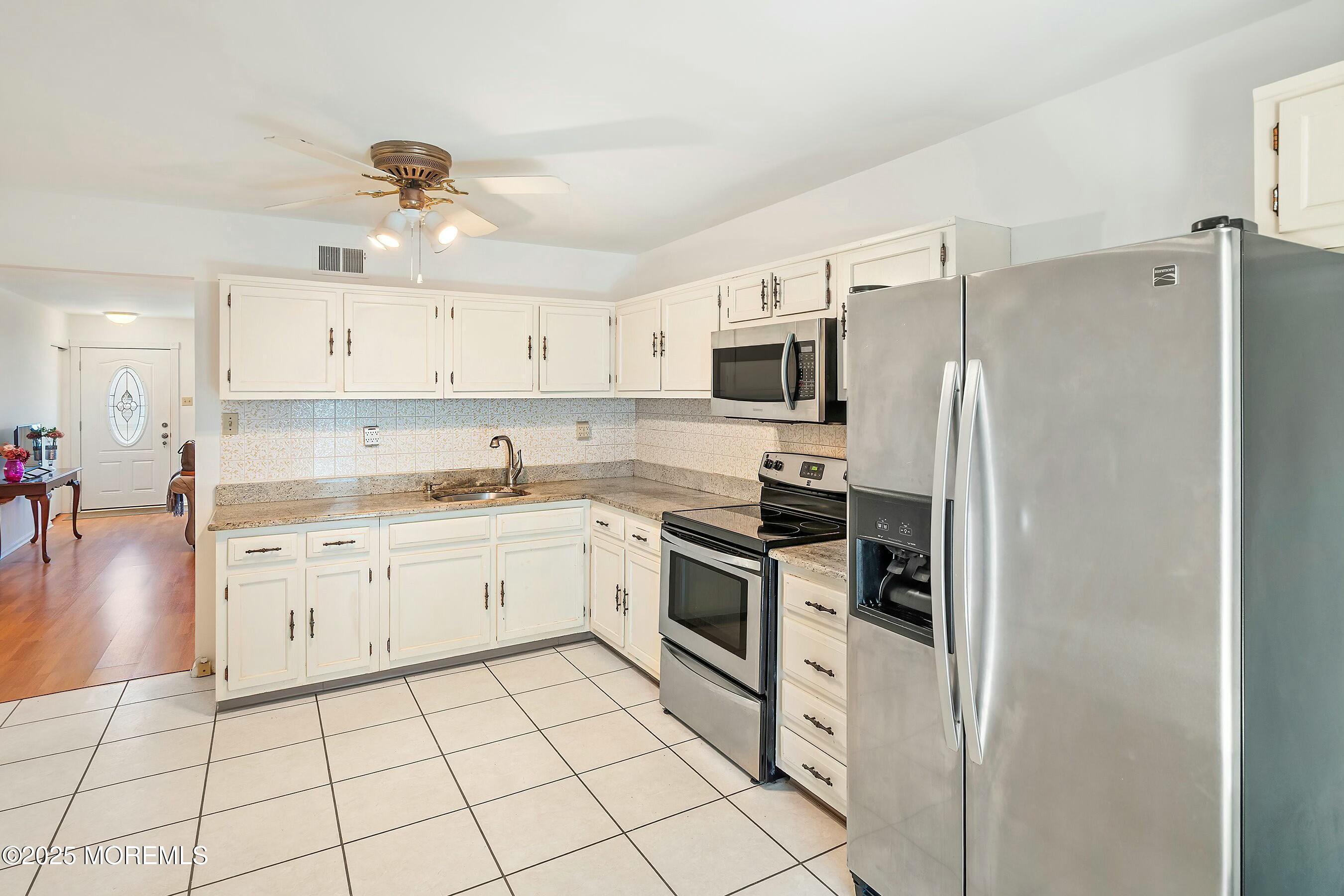 110 Henley Court #B, Freehold, New Jersey image 6