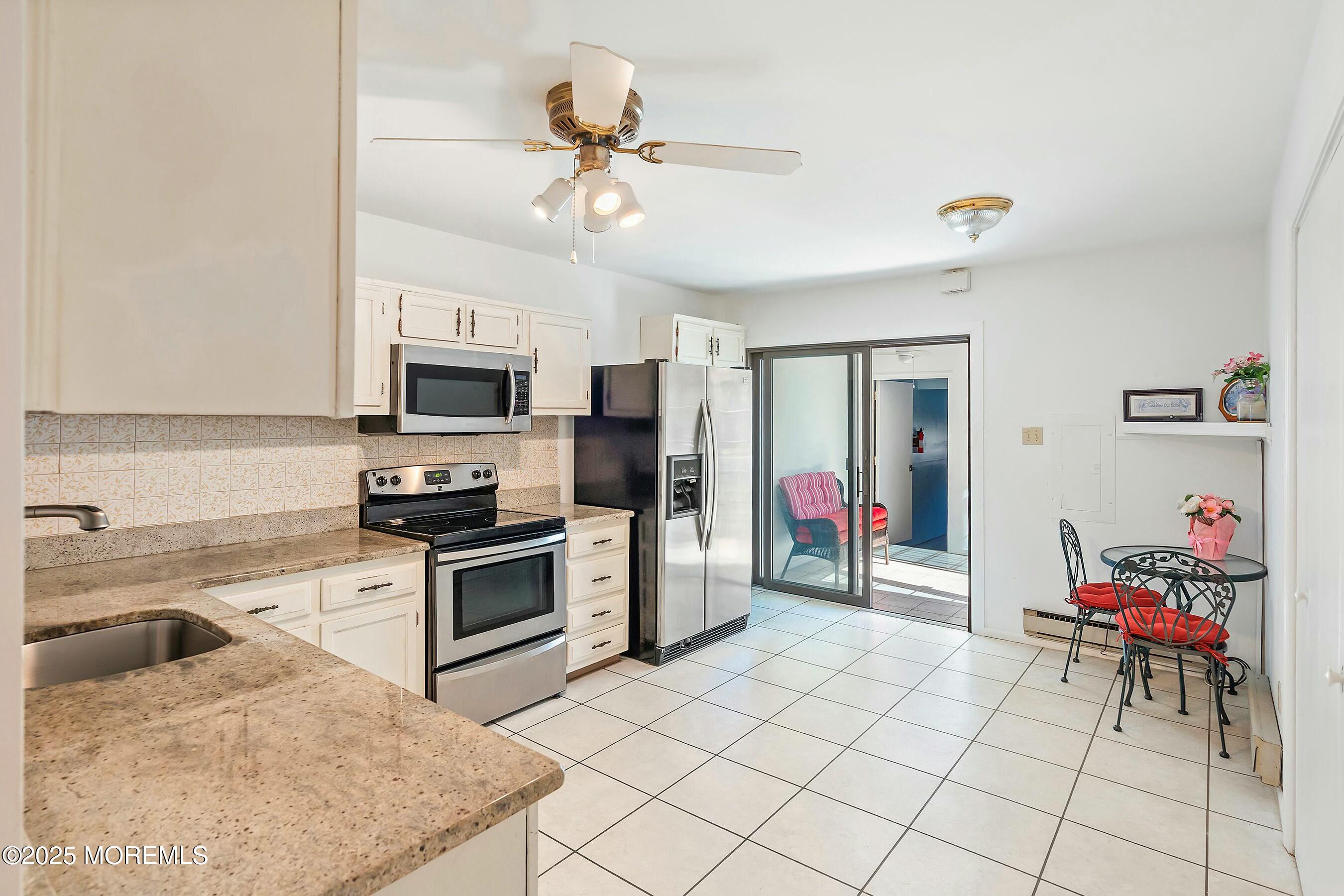110 Henley Court #B, Freehold, New Jersey image 7