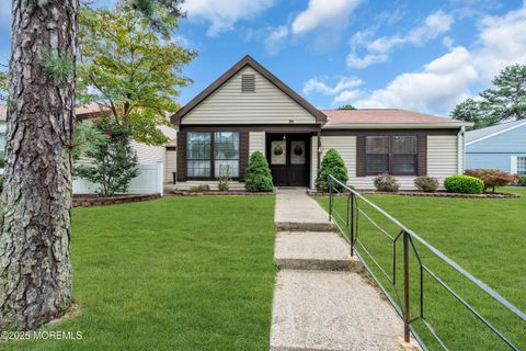 Condo For Sale - 533B Warwick Court<br/> Manchester, NJ 08759