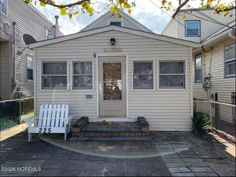 Homes For Sale - 225 Grant Avenue<br/> Seaside Heights, NJ 08751