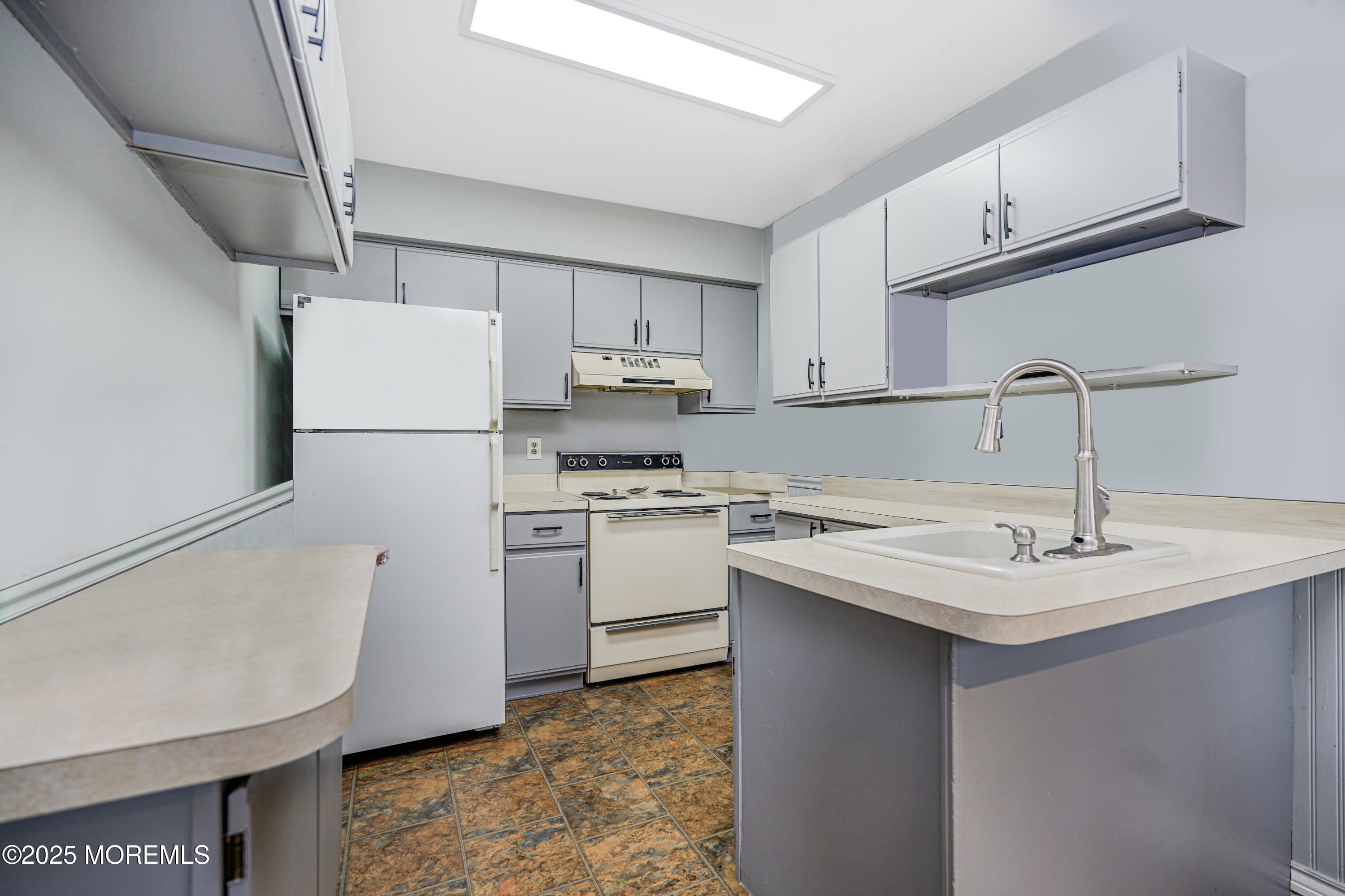 5 Village Green Road, Bedminster, New Jersey image 5