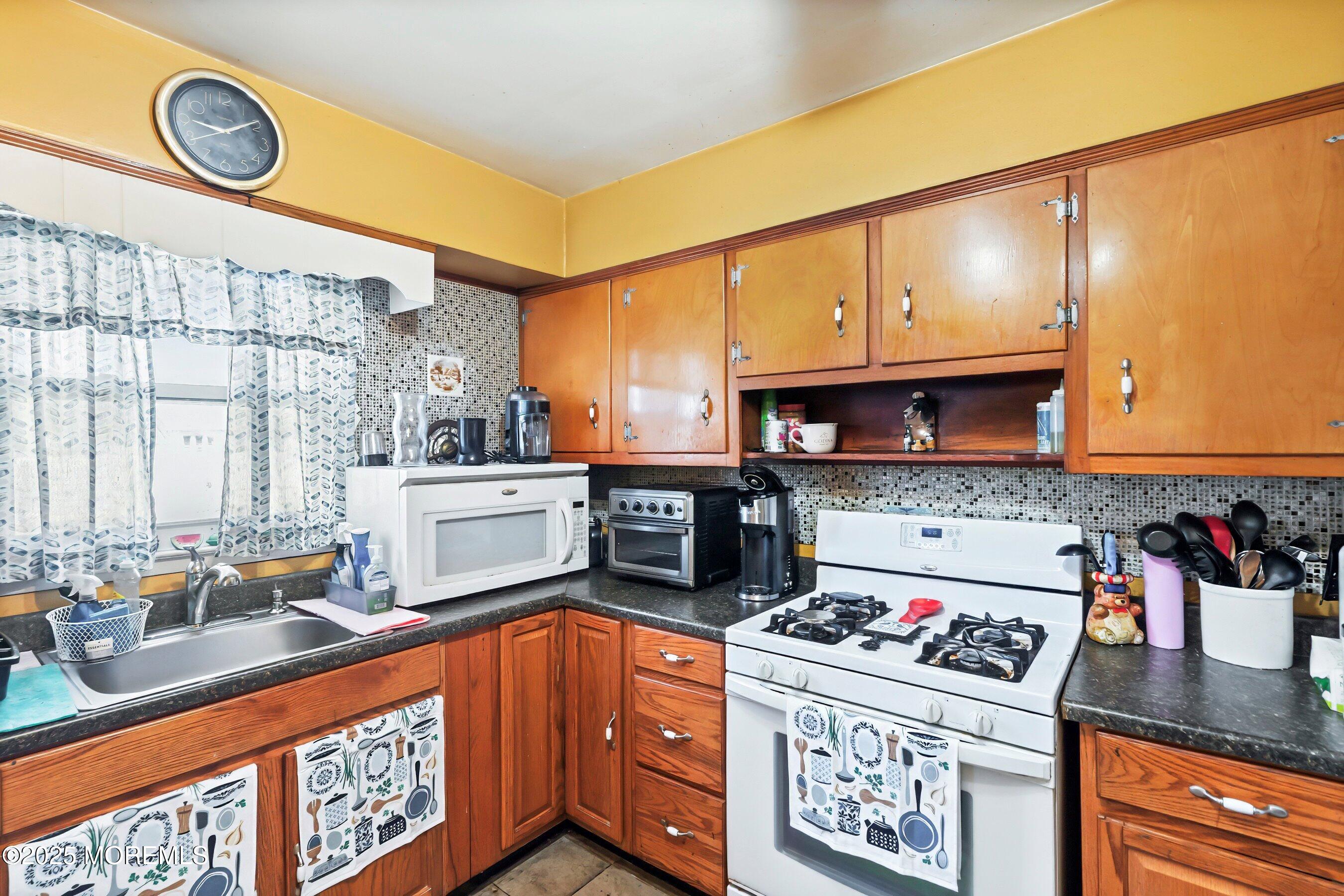 1 Avon Way, Brick, New Jersey image 17